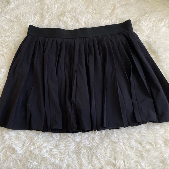 Aritzia TnAction TnaMOVE™ Tennis Mini Skirt - Picture 3 of 8